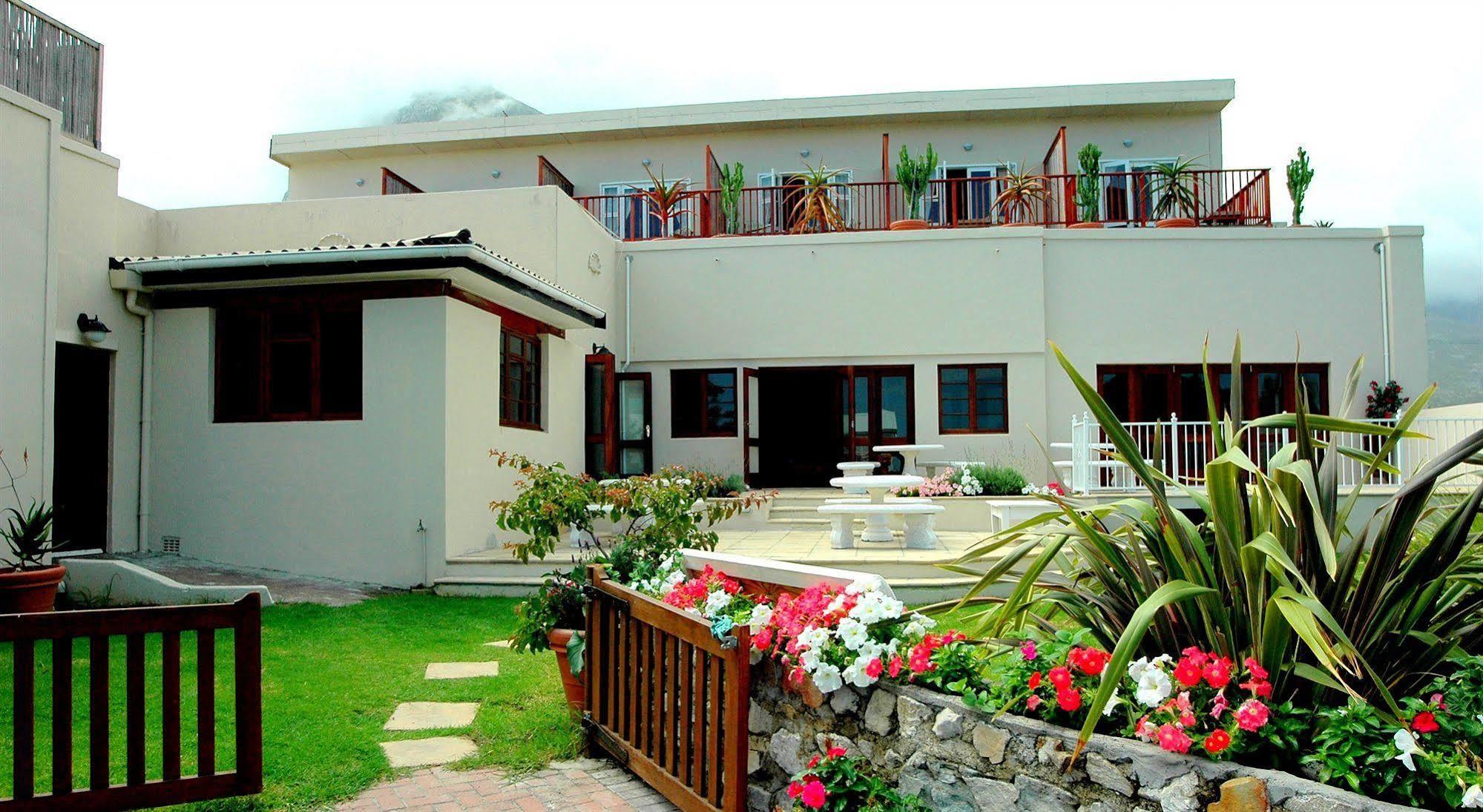 Baleens Hotel Херманус Екстериор снимка