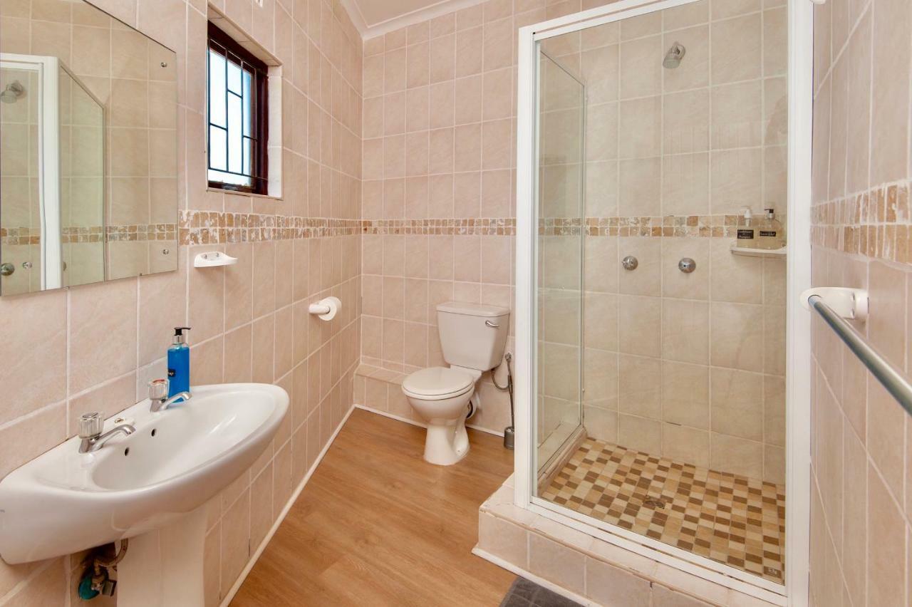 Baleens Hotel Херманус Екстериор снимка